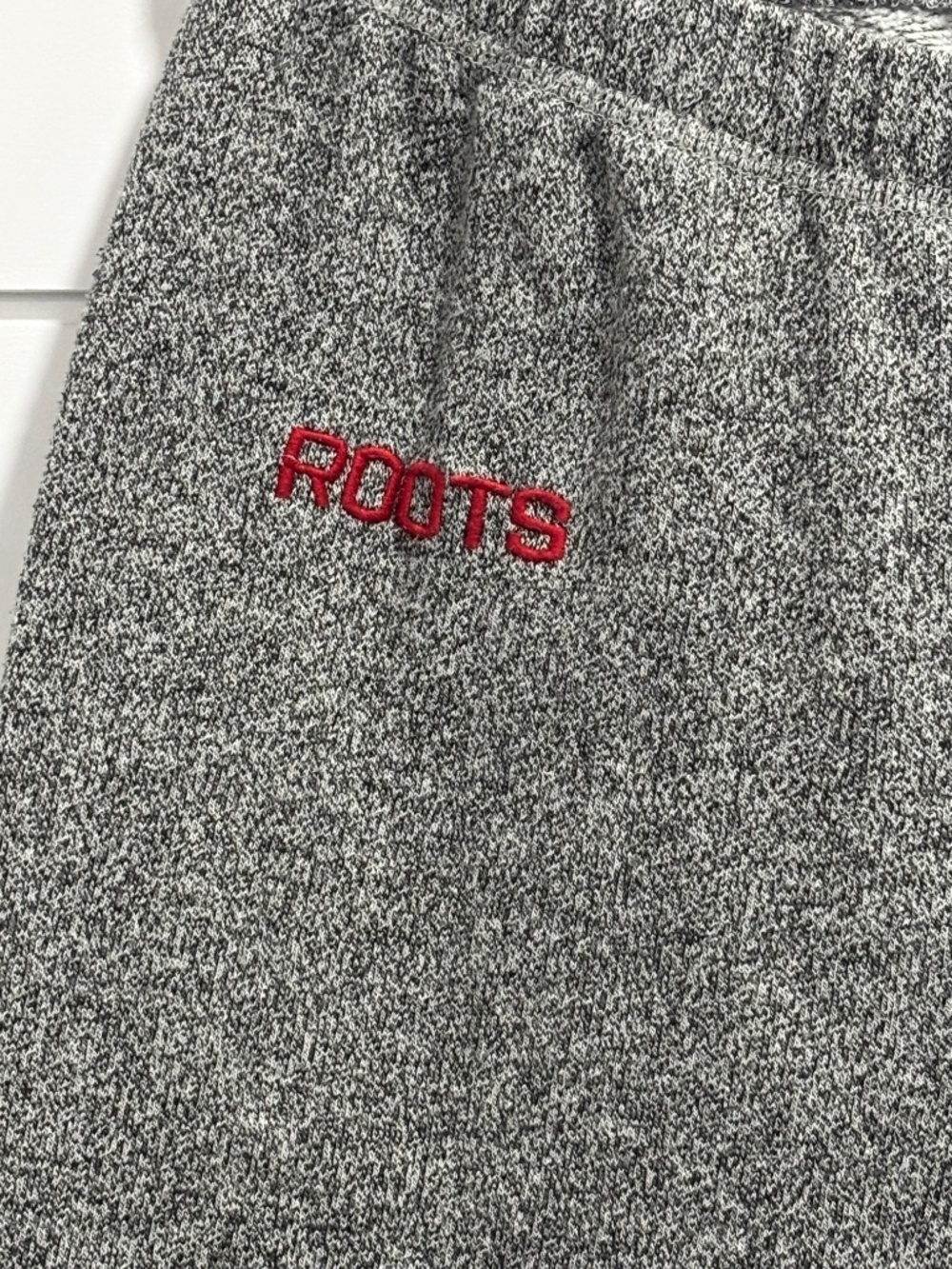 Roots salt and pepper crop sweatpants with embroidered appliqués size M - Picture 3 of 13